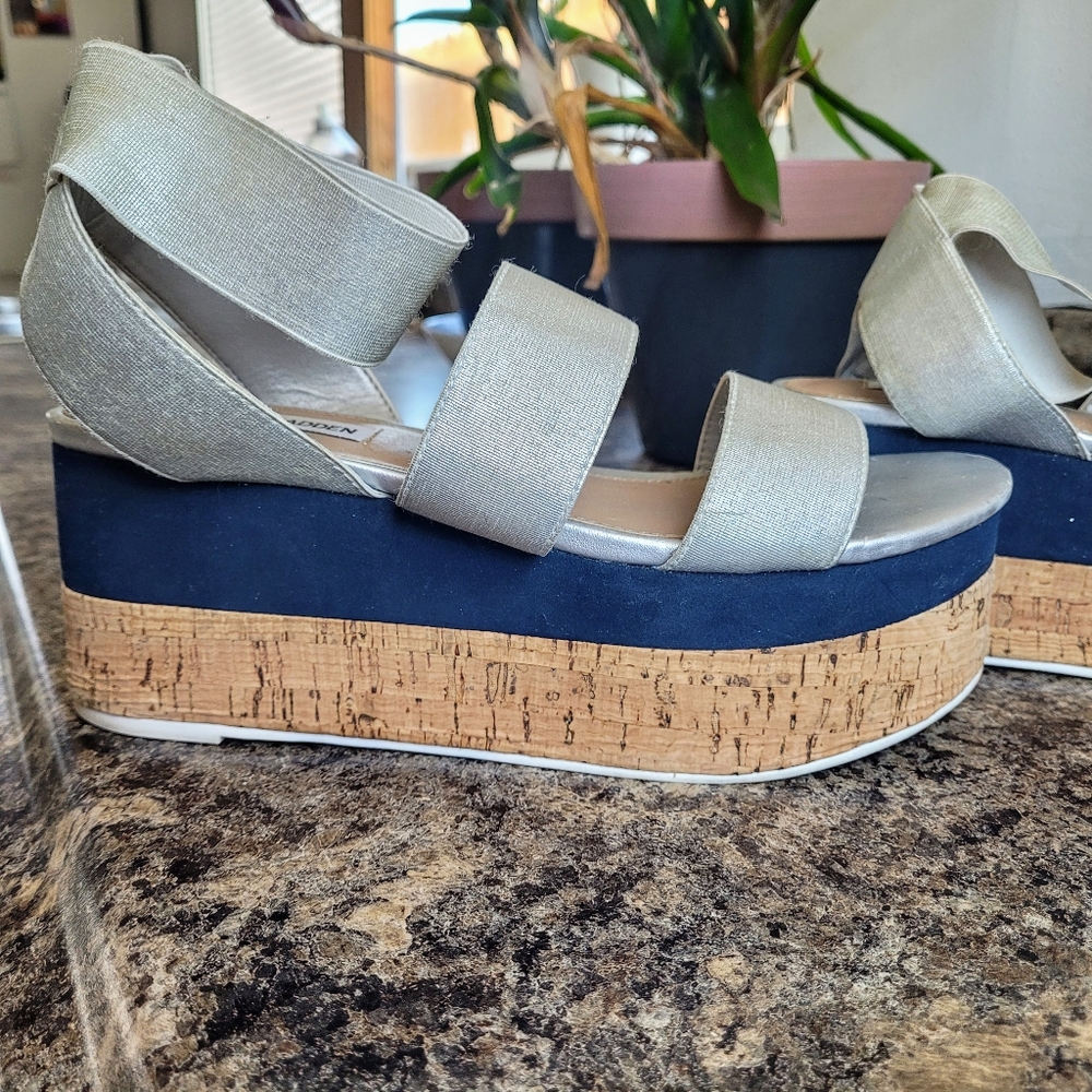 Steve Madden Flatforms Sandals  Sz 9